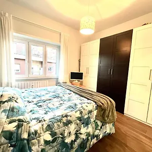 Casa Bas , Roma Italia